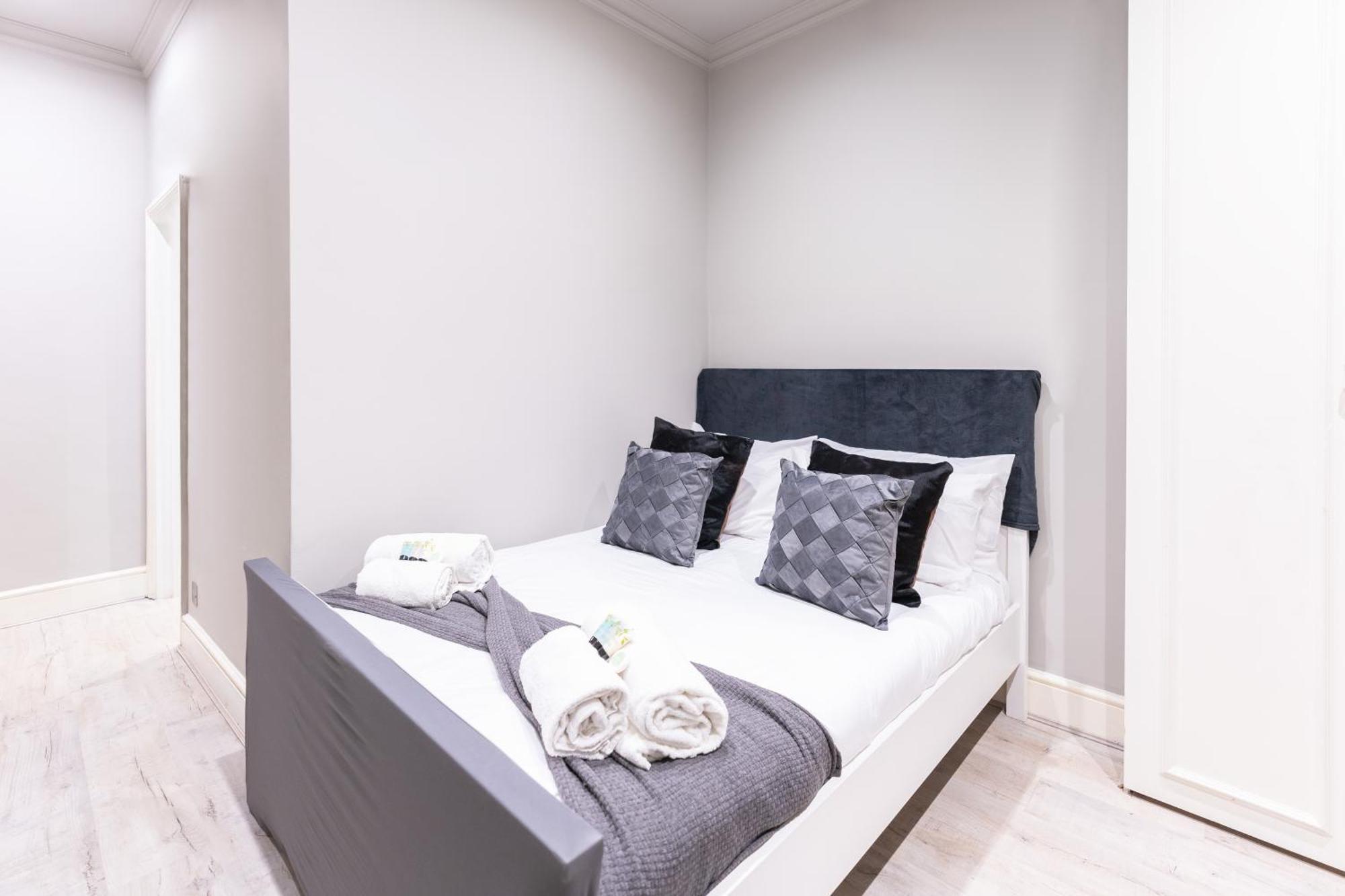 Luxury 3 Bedroom Flat With Balcony In Westbourne Park Лондон Экстерьер фото